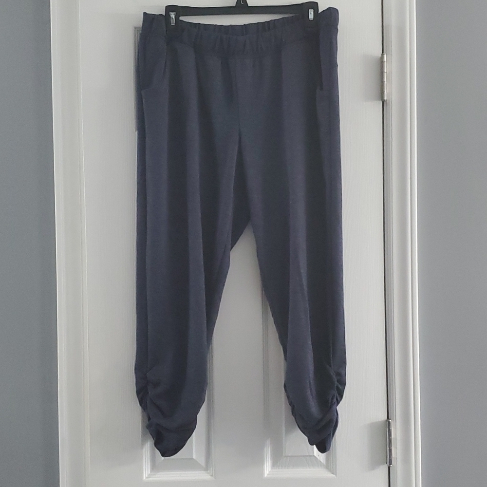 MAURICES IN MOTION JOGGERS WITH POCKETS 7/8 LENGTH